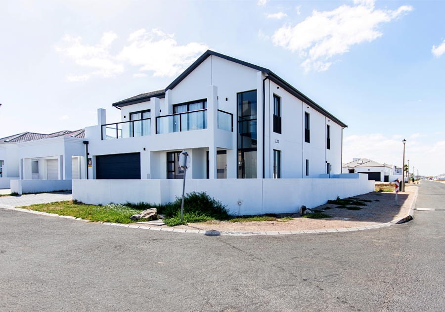 3 Bedroom Property for Sale in Sandy Point Western Cape